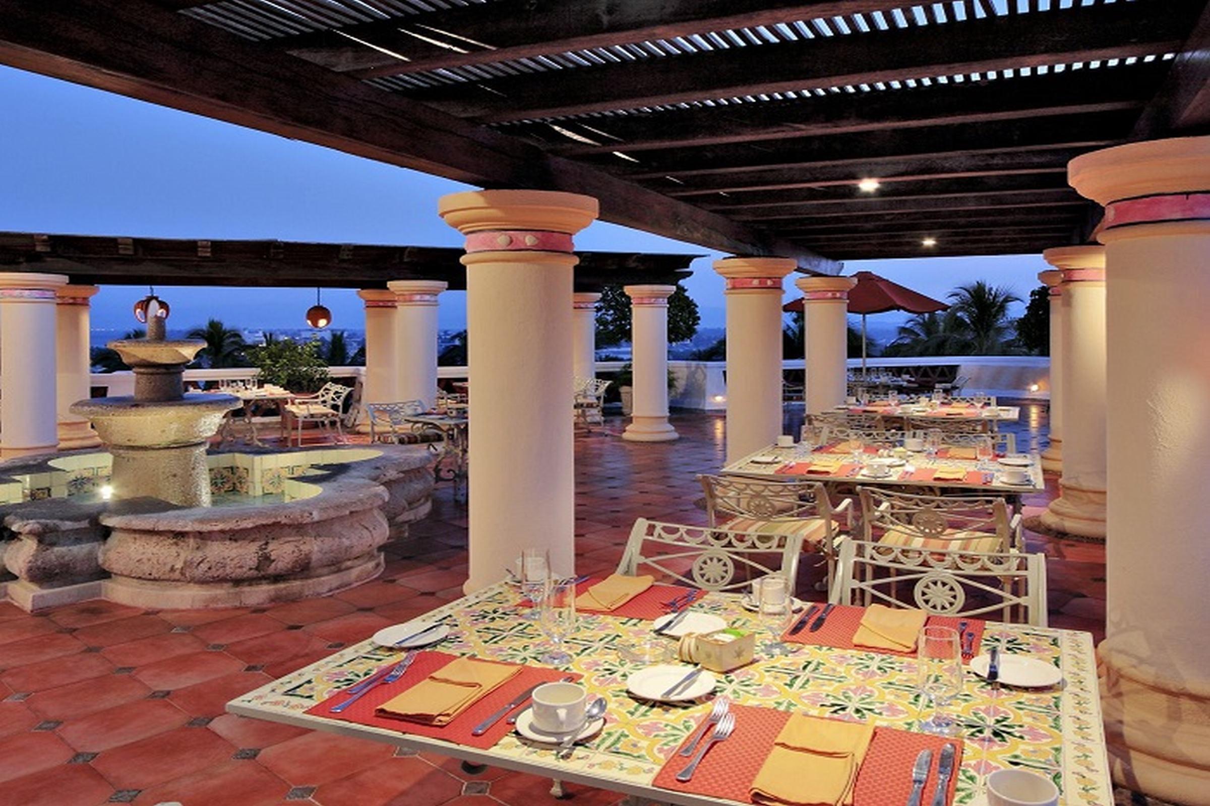 Grand Isla Navidad Golf & Spa Resort With Marina Барра-де-Навидад Экстерьер фото Restaurant at the resort