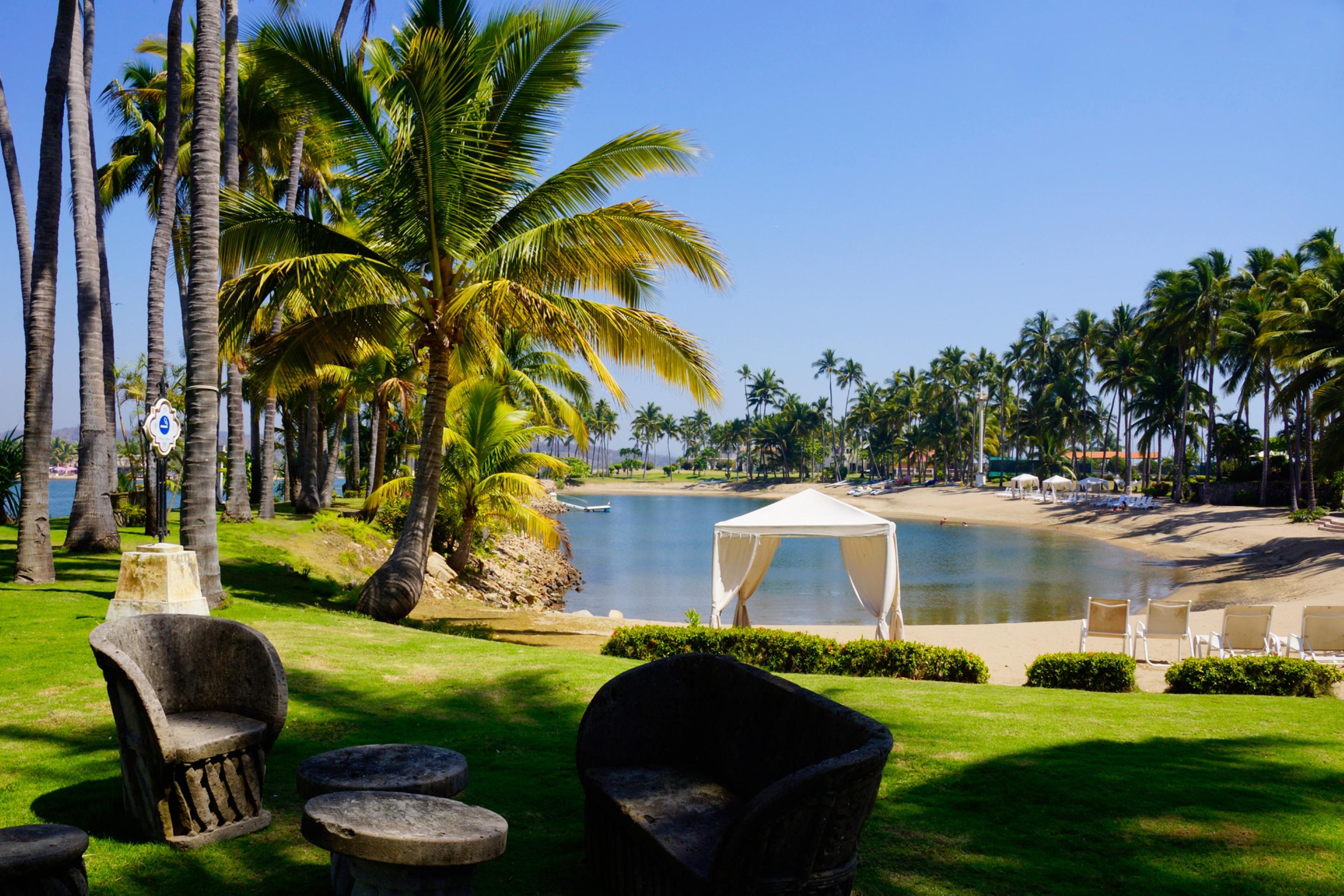 Grand Isla Navidad Golf & Spa Resort With Marina Барра-де-Навидад Экстерьер фото View of the beach at the Sheraton Kona Resort