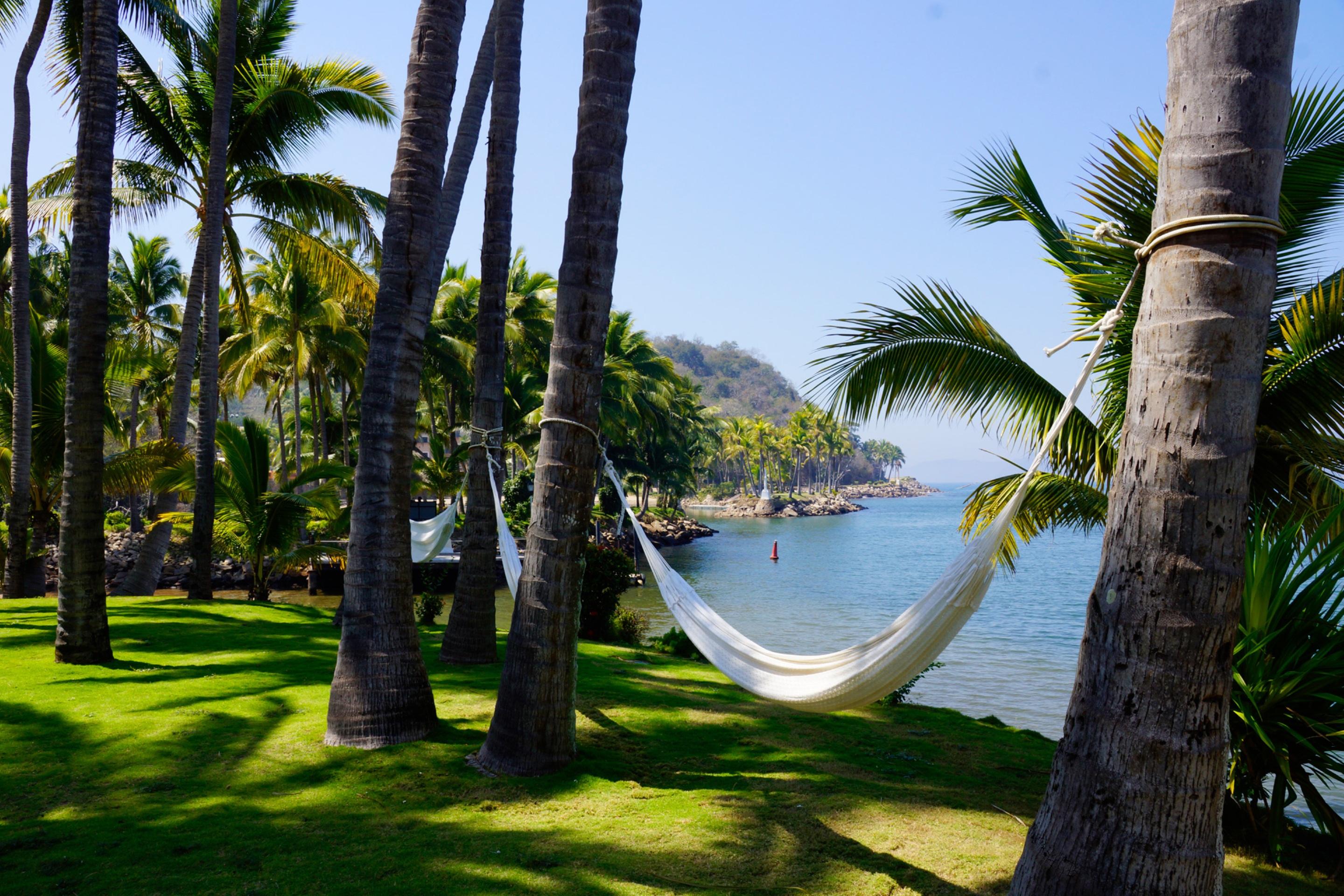 Grand Isla Navidad Golf & Spa Resort With Marina Барра-де-Навидад Экстерьер фото Hammock on a tropical beach