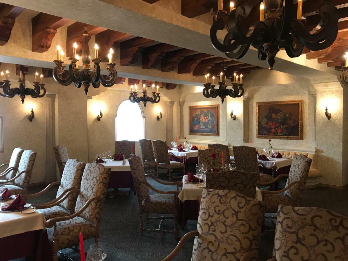 Grand Isla Navidad Golf & Spa Resort With Marina Барра-де-Навидад Экстерьер фото Interior of the restaurant